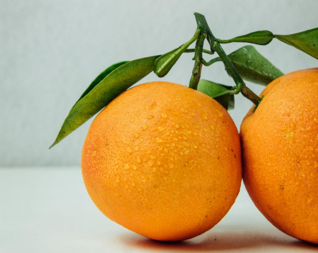 Почему апельсины при хранении становятся кислее?