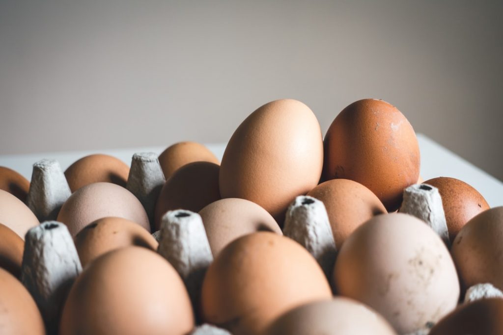 Почему лопаются яйца при варке?